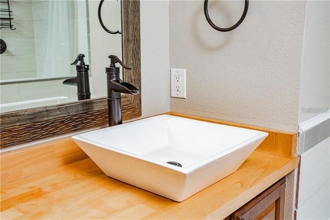 Building Photo - 512 Penny Royal Pl