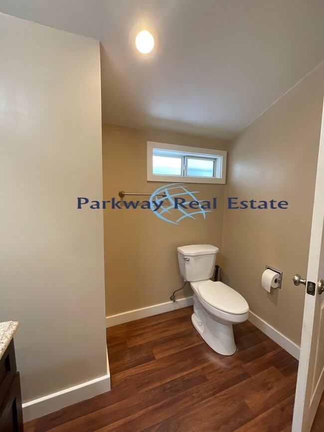 Building Photo - Charming 3 Bedroom House in East Alpine