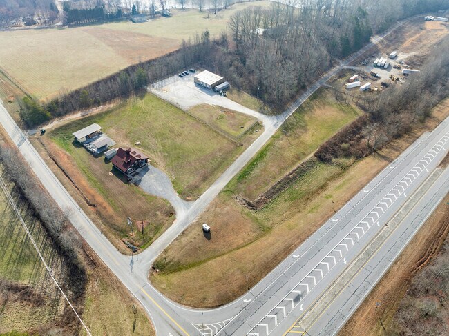 Building Photo - 2000 Antioch Church Rd