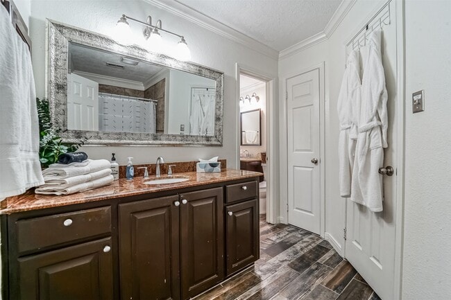 Building Photo - 718 Regency Ct