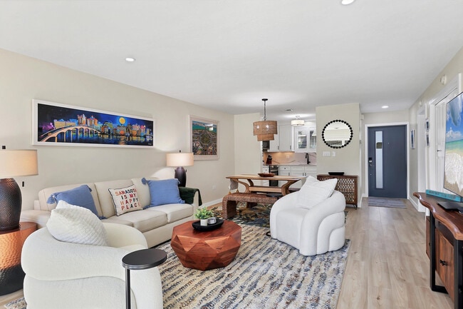 Building Photo - 500 S Washington Dr