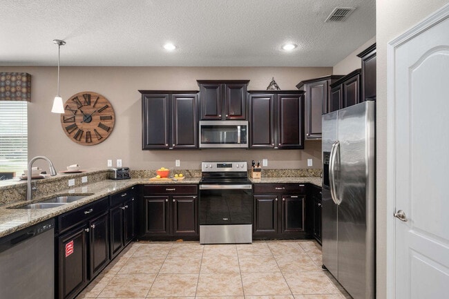 Building Photo - 1479 Moon Valley Dr