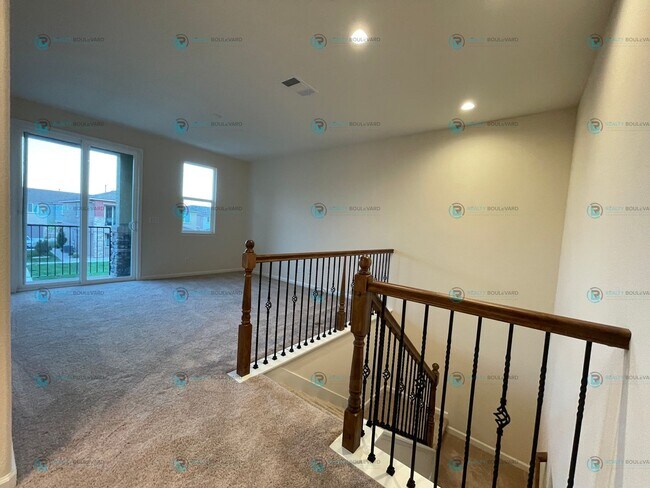 Building Photo - 3-Bedroom 2.5 Bathroom 2 car garage Condo in Carson City
