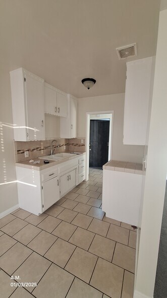 Building Photo - 912 N Market St