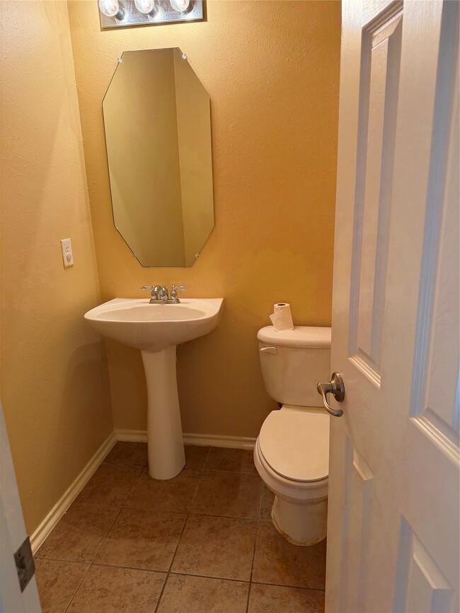 Building Photo - 8835 Old Maple Ln