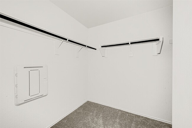 Building Photo - 2334 Spruce Clf Ln