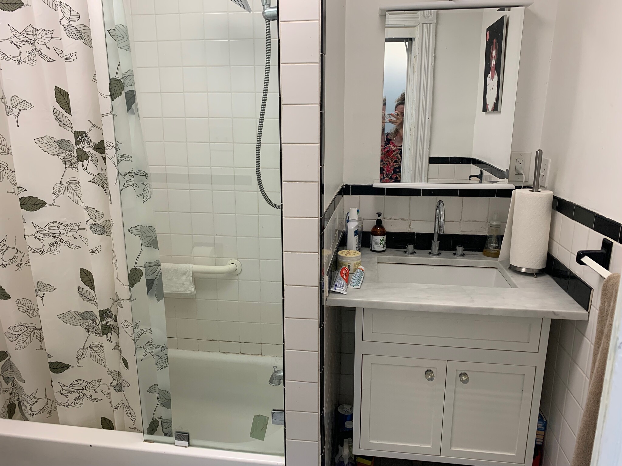 Shower/Tub bathroom. Has been remodeled and retiled since photo - 292 Jefferson Ave
