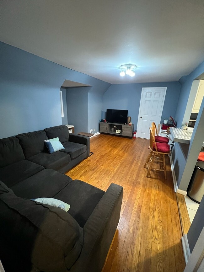 Building Photo - 2505 Girard Pl