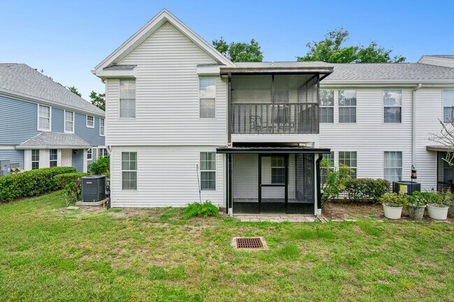 Building Photo - Ground Floor 2 Bed / 2 Bath with New Flooring
