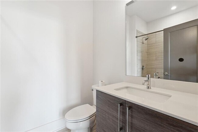 Building Photo - 1207 Chelsea Cir NW