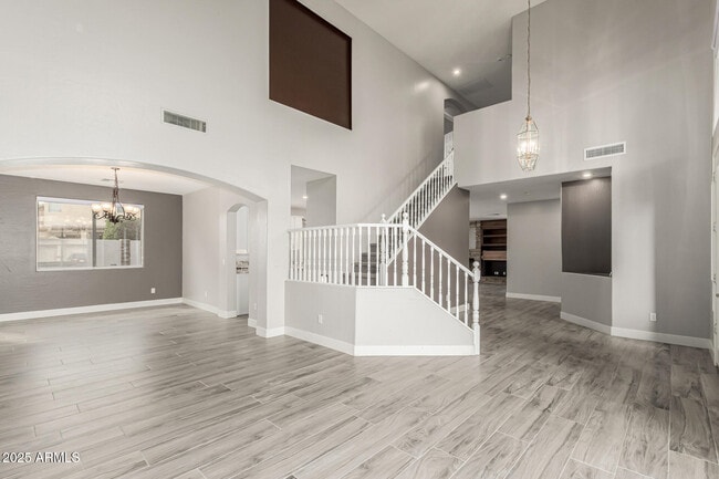 Building Photo - 7033 W Honeysuckle Dr