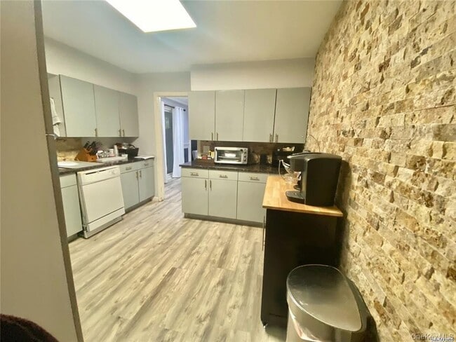 Building Photo - 107 Baker Hill Rd