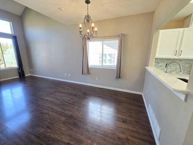 Building Photo - 4280 Solarglen Dr