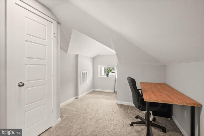 Building Photo - 580 N Braddock St