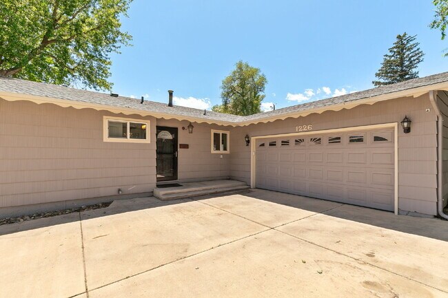 Building Photo - Central Location | 15 Min to Peterson, 20 ...