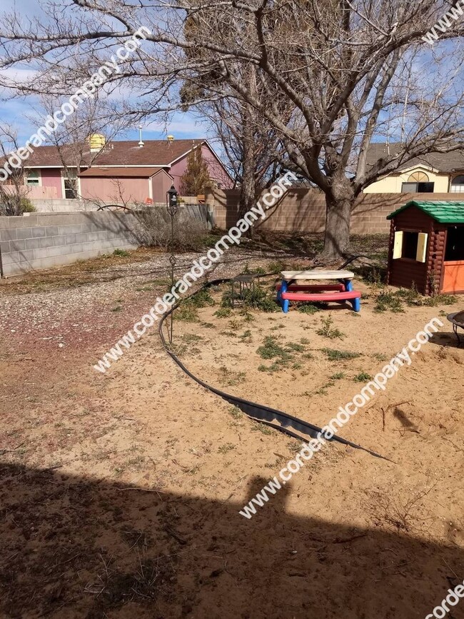 Building Photo - Cozy 3 Bedroom, 2 Bathroom, 1 Car Garage a...