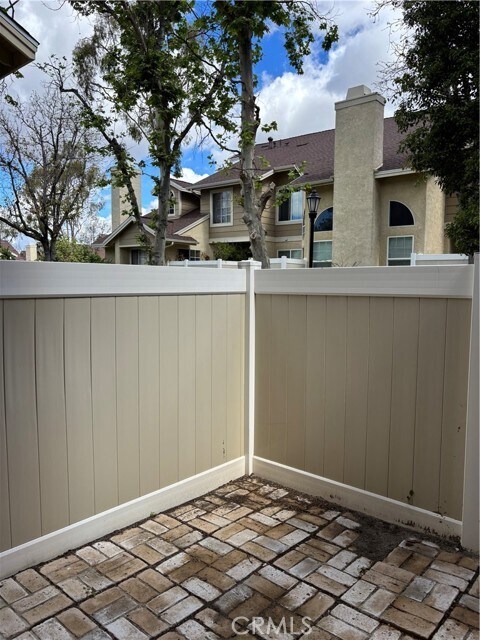 Building Photo - 26371 Moorsview