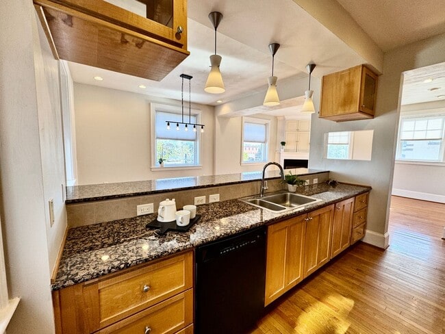 Building Photo - Amazing Garden-Style Condo Available NOW! ...