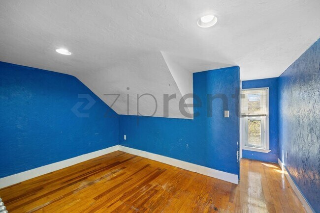 Building Photo - Unit 3F