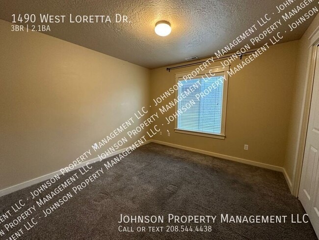 Building Photo - 1490 W Loretta St