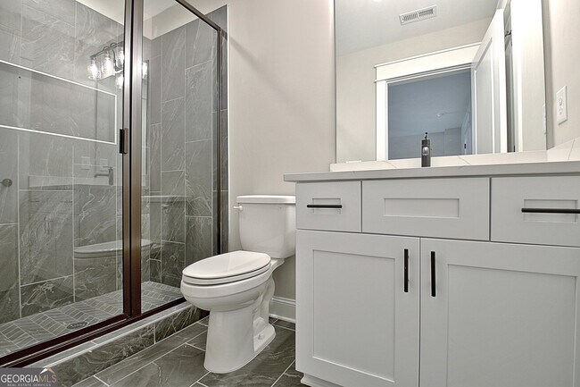 Building Photo - 190 Redhaven Dr