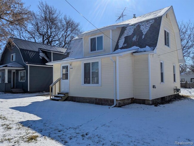 Building Photo - 2050 E Scottwood Ave