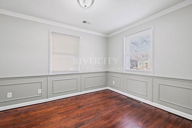 Building Photo - A BERCLAIR BEAUTY!!!