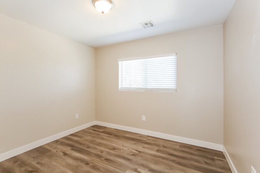 Building Photo - 2420 Cockatoo Dr