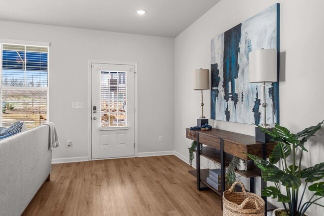 Building Photo - 3 Bed 2.5 bathroom townhomes in Flowery Branch!