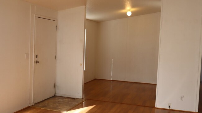 Building Photo - NICE MANUFACTURED HOME!