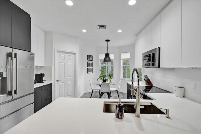 Building Photo - 1725 Winterberry Ln