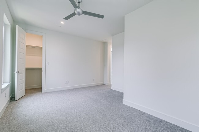 Building Photo - 6028 Lewis St