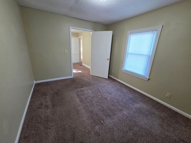 Building Photo - 1091 Bicknell Ave