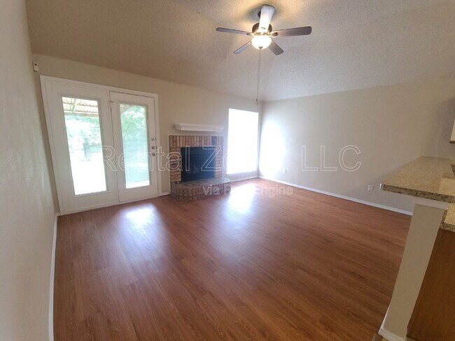 Building Photo - 7605 Misty Ridge Dr N