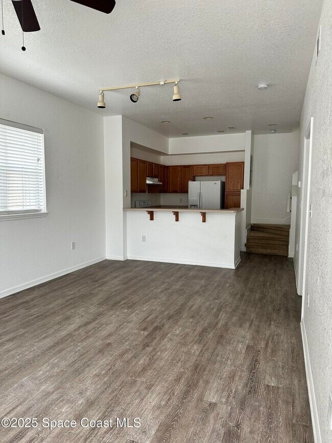 Building Photo - 105 Turpial Way