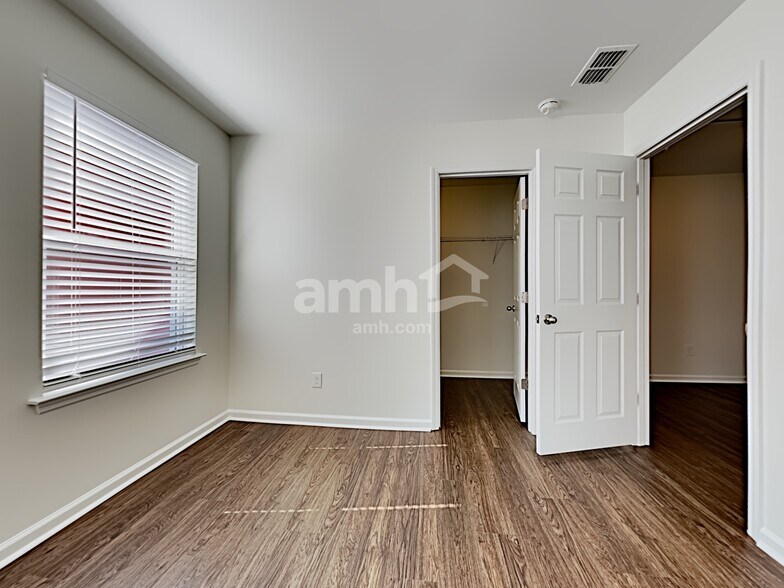 Building Photo - 108 Basket Grass Ln