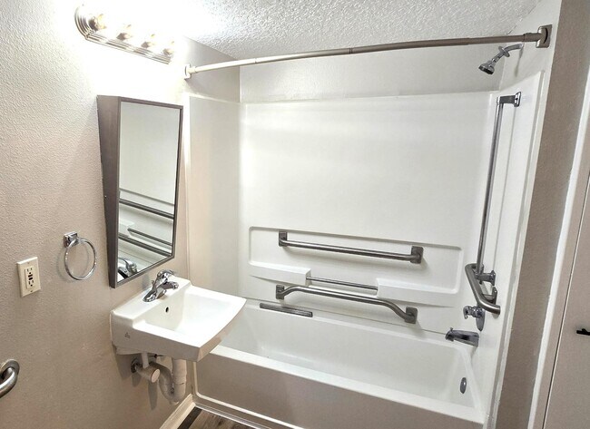 Building Photo - 8810 Grand Palms Cir