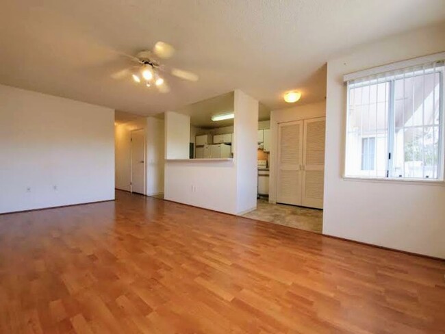 Building Photo - Available May 12, 2025 | 2 Bedroom, 2 bath...