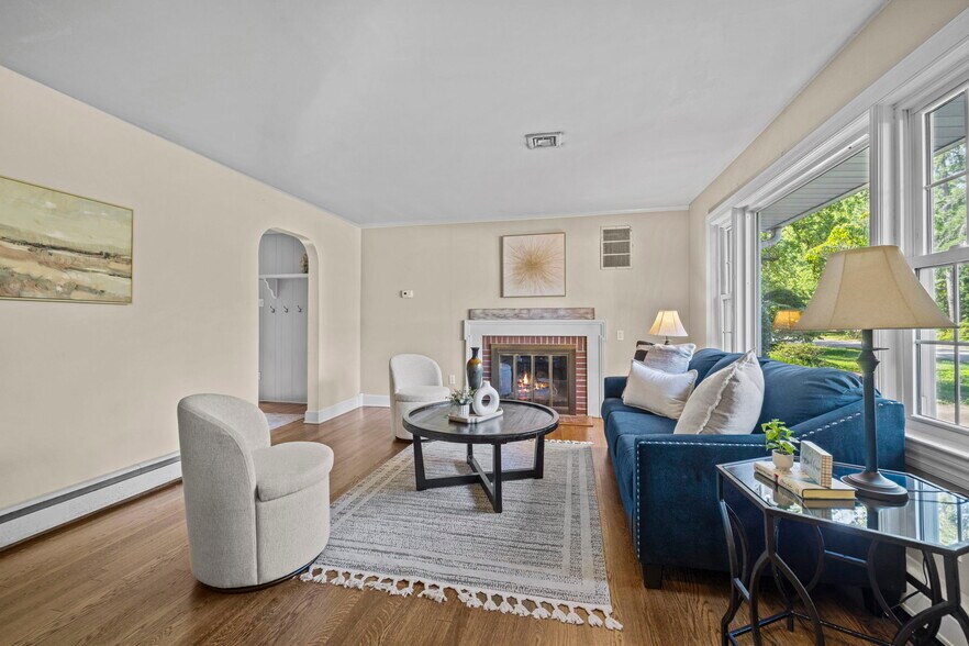 Building Photo - 12 Meadow Dr