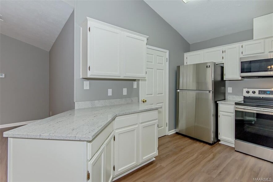 Building Photo - 189 S Burbank Dr