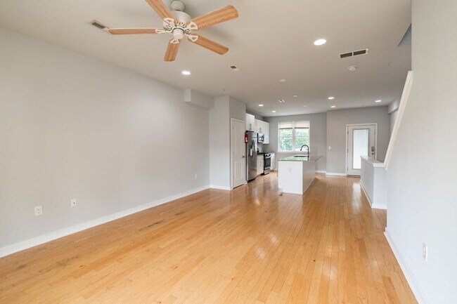 Building Photo - Five Bed Manayunk Apartment