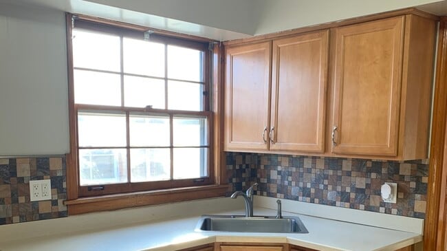 Building Photo - 2513 18th Ave