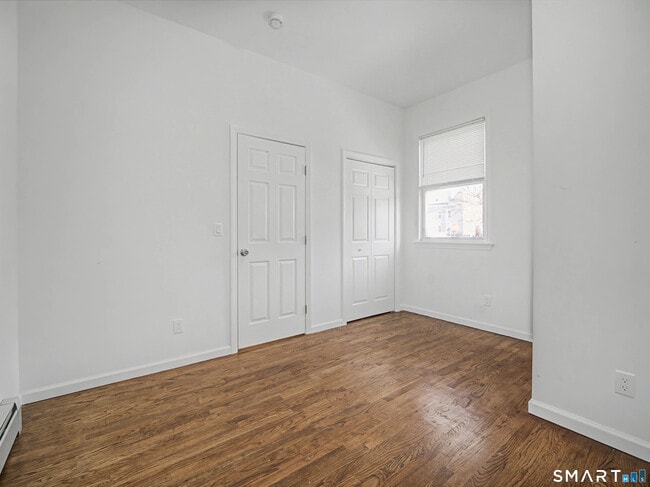 Building Photo - 144 Cottage St