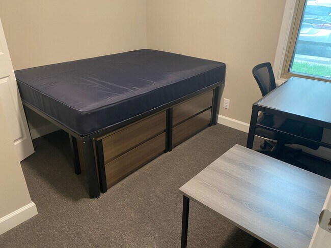 Interior Photo - 608 E White