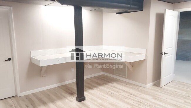 Building Photo - 170 Cherokee Dr