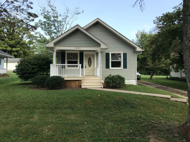 Primary Photo - Adorable 2 Bedroom, 1 Bath in Shelbyville!