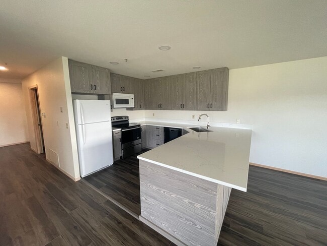 Building Photo - Absolutely stunning View! 2 bed condo downtown on the water!