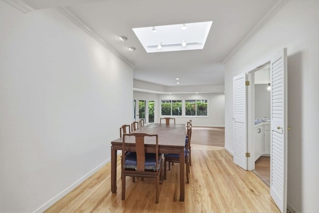 Building Photo - Upgraded 4 Bed, 2 Bath Home on Charming Tree Lined Street in Desirable Crescent Park