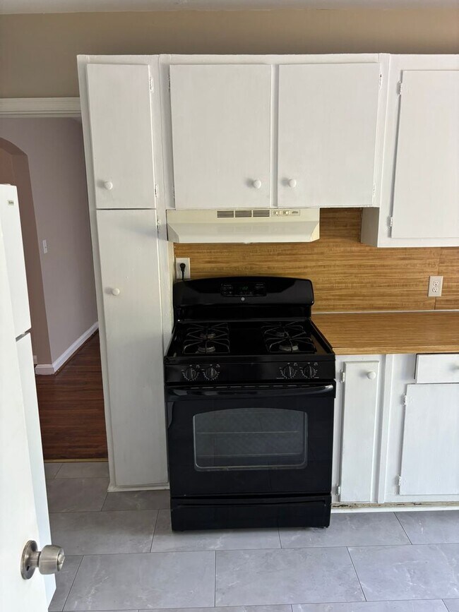 Building Photo - 3931 Dexter Dr