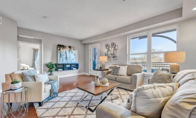 Building Photo - Amazing City Views